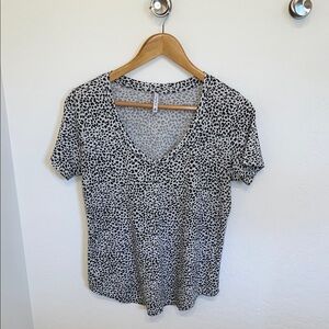 V-Neck Short Sleeve Tee in Black & White Leopard Print